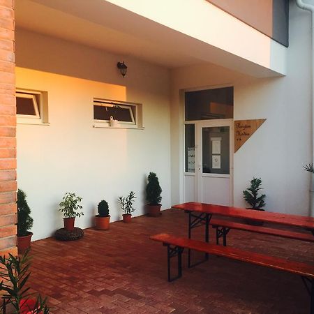 Guest House Hodus Vydrany Ngoại thất bức ảnh