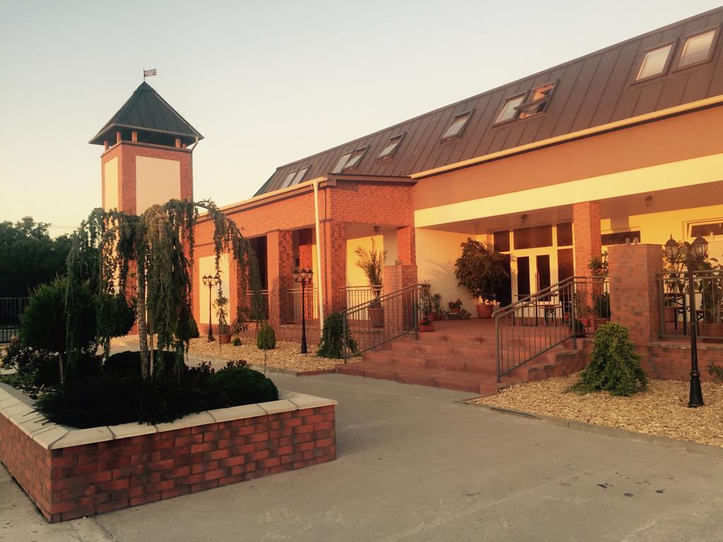 Guest House Hodus Vydrany Ngoại thất bức ảnh
